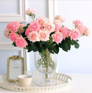 Simulazione Fiori decorativi mano idratante rosa nel bouquet del vento Puntelli fotografici decorazione domestica tenuta di fiori artificiali