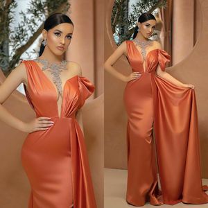 2021 Elegant Orange Mermaid Evening Klänningar Illusion Sheer Neck Crystal Beading Prom Klänning Satin Celebrity Runway Fashion Gowns