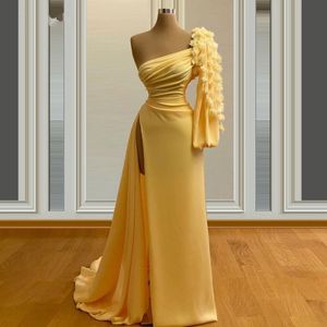 Açık Sarı Tek Omuz Gelinlik Uyluk Yüksek Yarık 3D Aplikler Seksi Şifon Abiye vestido de novia