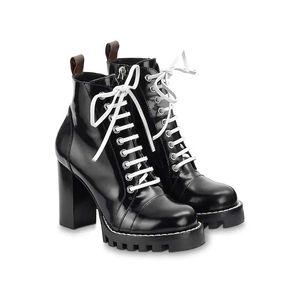 الفاخرة مصمم المرأة الأحذية ذات العلامات التجارية مارتن الأحذية القلب الأسود منصة الجلود الشتاء الثلوج العمل التمهيد سيدة الأزياء البني الكاحل الأحذية مع مربع
