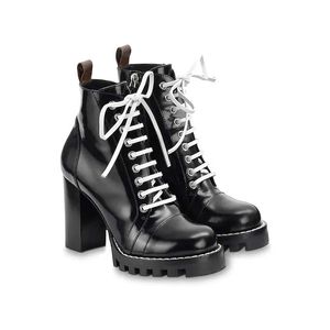 Luxus-Designer-Damenstiefel, Marken-Martin-Stiefel, Herz-Schwarz-Leder-Plattform, Winter-Schnee-Arbeitsstiefel, Damenmode, braune Stiefeletten mit Box