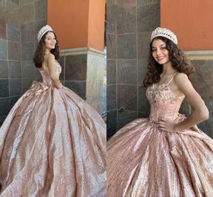 Glittrande ros rosa quinceanera klänningar boll klänningar prom bling tulle satin sapghetti v-nacke öppen back croset backless söt 16 klänning lång