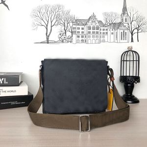 Men's messenger bag New district crossbody bag messenger bags men fashion bags luxury designer bags Shoulder strap bag