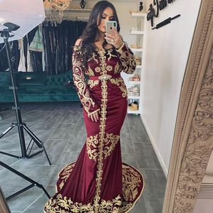 Elegant Dark Red Arabic Mermaid Evening Kappor Långärmad Guld Appliques Beaded Crystal Formell Muslim Prom Dress 2020 Luxury Islamic Abaya