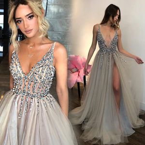 Sexig V Neck Crystal Beading Prom Klänning Plätering Split Front Open Back Afton Klänning Senaste Design Vestidos de Novia