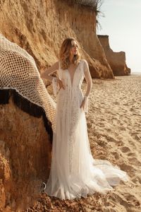 I più nuovi abiti da sposa chic Beach Sexy Backless Illusion Tassel Appliqued Abito da sposa in pizzo Maniche lunghe Custom Made Sweep Train Abito da sposa