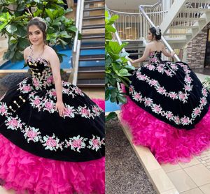 2022 Vintage Broderade Quinceanera Klänningar Mexikanskt Tema Velet Organza Ruffles Strapless Boll Gown Sweet 16 Dress Prom Gradeution Kappor