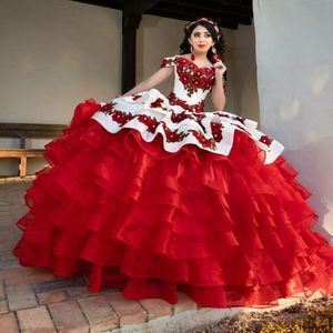 Białe i czerwone sukienki quinceanera z warstwowym spódniczym haftem ball suknia koronka gorset słodka 16 sukienka vestidos de xv años