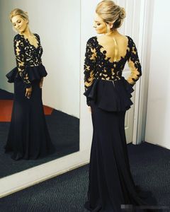 2020 New Cheap Black Mother Of The Bride Dresses Jewel Neck Illusion Long Sleeves Lace Appliques Beaded Peplum Party Dress Evening Gowns