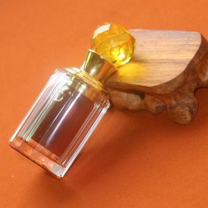 10g / flaska 100% naturlig Kambodja Oud Wood Oil Home Fragrance Parfym Rökelse Aromatisk hjälp sova