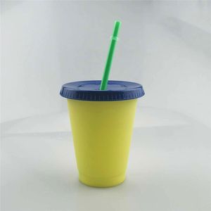 Tazze che cambiano colore da 17 once Tazze da caffè in plastica originali Bottiglia scolorita in acqua Set di moda Tazze con coperchi e cannucce Regali creativi A12