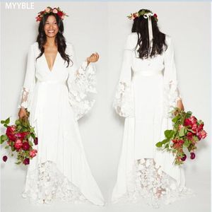 V-Neck 2020 Beach Boho Bröllopsklänningar Bohemian Hippie Style Deep Long Sleeves Lace Flower Country Bröllopklänningar