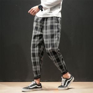 Drop Japanese Streerwear Men Plaid Pants Autumn Fashion Slim Man Casual Trousers Korean Male Harem Pants 220311