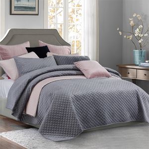 PHF Beauty Bed Covers And Bedspreads Velvet Queen King Bedding Set Luxury 3 Pcs Soft Lightweight Quilt Cover Grey Pink Silver 201021