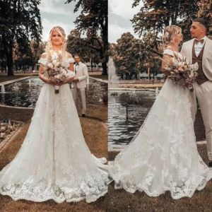 Underbara 3D -blommor Applique Bröllopsklänningar Brudklänning ärmlöst sveptåg från axeln skräddarsydd strand plus storlek Vestidos de Novia 403