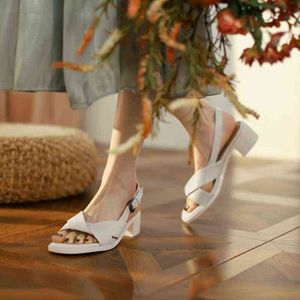 Sandels nya casual äkta ko läder sandaler för kvinnor skor sommar öppna toed midhel retro romerska höga klackar 220303