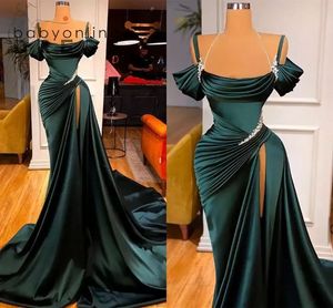 Elegant mörkgrön sjöjungfrun aftonklänningar Fantastiska off-the-shoulder sjöjungfru prom klänning rufsar med hög delad lång vestidos de f209u