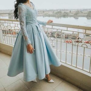 Jasnoniebieska krótka sukienka na studniówkę z iluzją długie rękawy Midi Formal Evening Dress Arabic Party Eleganckie suknie342q
