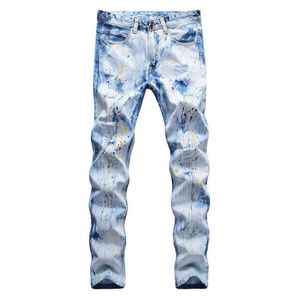 Mäns målade ljusblå rippade jeans slips och färgämne snö tvättas smal raka denim byxor g0104