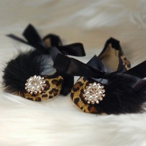 Dollbling Leopard Hair Hair Crib Scarpe per cuccioli fatti a mano Bling Girl Born Infant Bebe Pearls Scarping Ballet First Walkers Scarpe 220301 220301