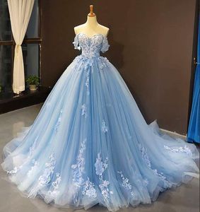 Light Sky Blue pärlstav quinceanera klänningar från axeln applicerad prom klänning tulle spets upp prinsessan aftonklänningar bc13042