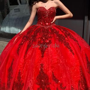 王女の赤いQuinceaneraのドレスが付いている袖のスパイチンスパンコール甘い16ドレスvestidos de 15 anos Organzaマスカレードウエディングドレス