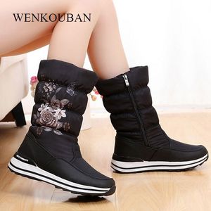 Mid-bezerro de neve botas de neve mulheres impermeáveis ​​sapatos de inverno plataforma botas de borracha pelúcia fêmeas enxadas senhoras wedge peles botas mujer invierno y200915