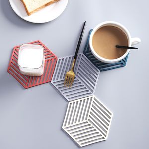 Insulation Pot Pad Kitchen Heat-Resistant Dining Table Coaster Hollow Hexagonal Non-Slip Insulation Pads Anti-Scalding Place-mat XG0457