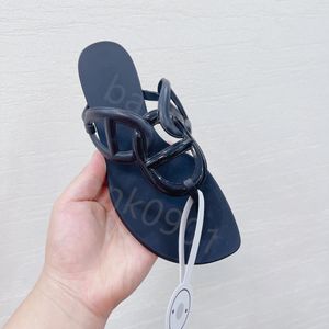 Lyxdesigner kvinna ihålig lady sandaler grossist pris toffel flattie breda svarta gummi flip-flops strandskor airretroshoes bred platt med låda storlek 35-41