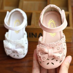 Baby Sandals Girls Baby Summer 0-1-3 Years Non-slip Soft Bottom Girl Princess Shoes Toddler Shoes Bowtie Hollow Out Sandals LJ201104