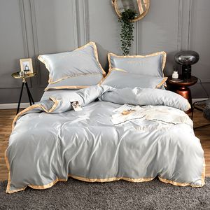 2019 Heimtextilien Goldener Rand Satin-Seiden-Bettwäsche-Set Stickerei-Bett-Set Bettbezug-Blatt flach oder Spannbettlaken Queen-King T200706