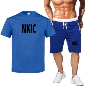 2022 erkek Yaz NKIC Marka Eşofman İki Parçalı Setleri Mektup Baskı Kısa Kollu Tişört Tops + Sweatpants Erkek Klasik Spor Giysiler