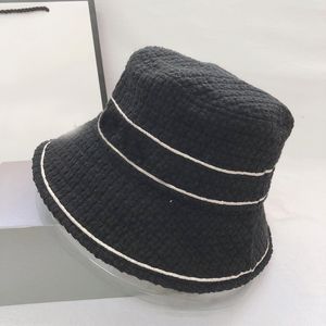 Modemärke Desiger Brev Broderi Bucket Hat Keps för kvinnor Män Baseballkepsar Mössa Casquettes Fisherman Buckets Hattar Patchwork Höst Vinter Hattar med bred brätte