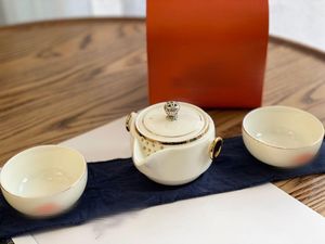 Prestiżowy designerski Drinkware 4 sztuk Zestaw z wysokiej jakości materiałami przenośnymi zestawami herbaty obejmuje 1 pot 2 filiżanki i 1 torba do przechowywania na imprezę popołudniową herbatą wakacje Nowość
