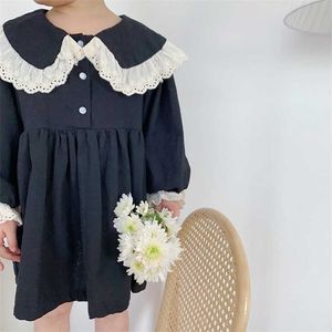 Våren höst baby flickor bomull mode lacework patchwork klänning koreansk stil tjej långärmad nedgång krage gulliga klänningar 211231