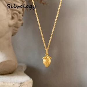 Silvology 925 Sterling Silver Solid Truskawka Naszyjnik Podwójny Klamra Łańcuch Najwyższej Jakości Kobiet Naszyjnik Biżuteria urodzinowa Q0531