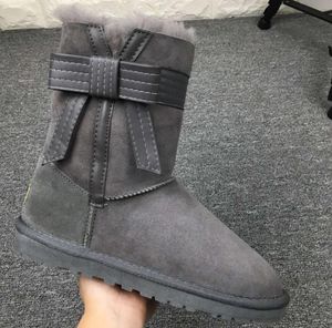 أزياء شتاء الجليد أحذية المرأة المصممة Bowtie Warm Bowknot Boot عيد الميلاد هدية في الهواء الطلق قصيرة الأحذية اللون الأزرق الأحمر الرمادي الأسود للسيدات