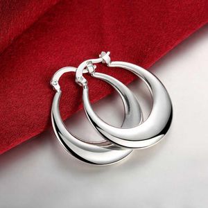 Silverfärg Small Hoop Örhängen för Kvinnor Crescent Moon Round Creole Earring European Brand Fashion Statement Smycken Gåvor