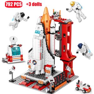 792 sztuk miasta Aerospace Rocket Launch Center Architecture Building Blocks Model Astronauta Pomysły Figurki Bricks Zabawki dla dzieci