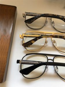 最高品質の新しい男性スクエアメタルフレームスタイル光学メガネクリアレンズ透明な眼鏡とケース