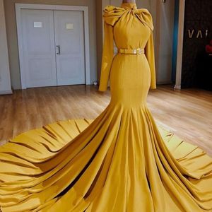 Guld satin kväll klänningar hög krage långärmad ruffles Mermaid prom klänningar med bälte skräddarsydda formella vestidos de novia