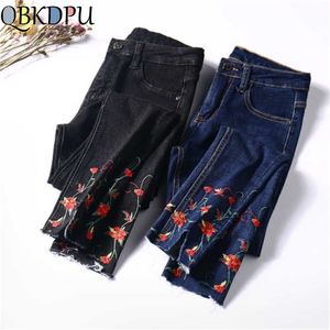 Mode slim stretch blomma broderade jeans för kvinnor plus storlek kvinnlig penna denim byxor mamma mager casual hög midja byxa 201030