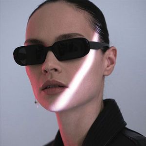 Seks Kadın Yenilik Güneş Gözlüğü Özel Dar Düz Çerçeve Tasarım Moda Gözlük 9 Renkler Toptan