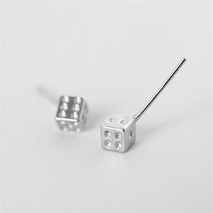 Stud 2021 Koreański styl Tybetański Sliver Dice Kolczyki Małe Śliczne Śmieszne Panie Square Simple Designer ED11721