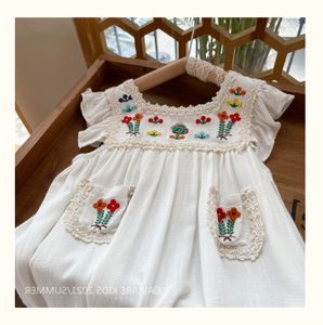 Yeni Varış Kız Giyim Elbiseler Yaz Uçan Kollu Kare Beyaz Elbise Çiçek Nakış ile Zarif Prenses Giysileri 2-7 T