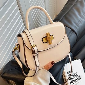 Wholesale Online Sense of hand-held women's 2022 new fashion One Shoulder Messenger Bag foreign style small square bag