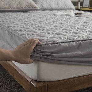 Thicken Quilted Mattress Cover King Queen Quilted Bed Fitted Bed Sheet Anti-Bacteria Mattress Topper Air-Permeable Bed Pad 201113