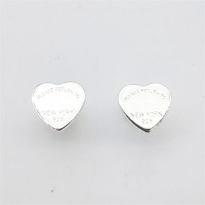 Bayanlar S925 Ayar Gümüş Klasik Kalp Şeklinde Küpe Çiviler Takı Severler Tatlı Romantik Tatil Yıldönümü Hediye 220125