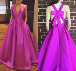 Fuchsia Prom Kleider v Hals ärmellose Satin bodenlange maßgeschneiderte hintere Bugplättierbugenabend -Partykleider Formal OCN Wear Vestid 403 Estid Estid Estid