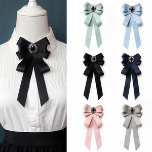 Krawaty na szyję Cravat Kobiet Biała Koszula Pin Broszka Sukienka Bow Drawes Profesjonalne Noszenie Szpilki Nectie School Uniform Wstążka Bowtie Akcesoria1